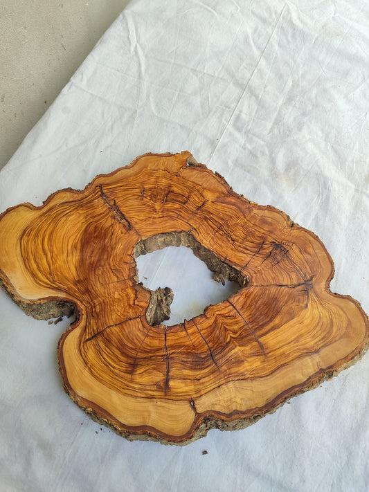 Rare Olive Wood Slab – Live Edge Unique Grain Sustainable Luxury – 27x40x3 cm - Olive Generic