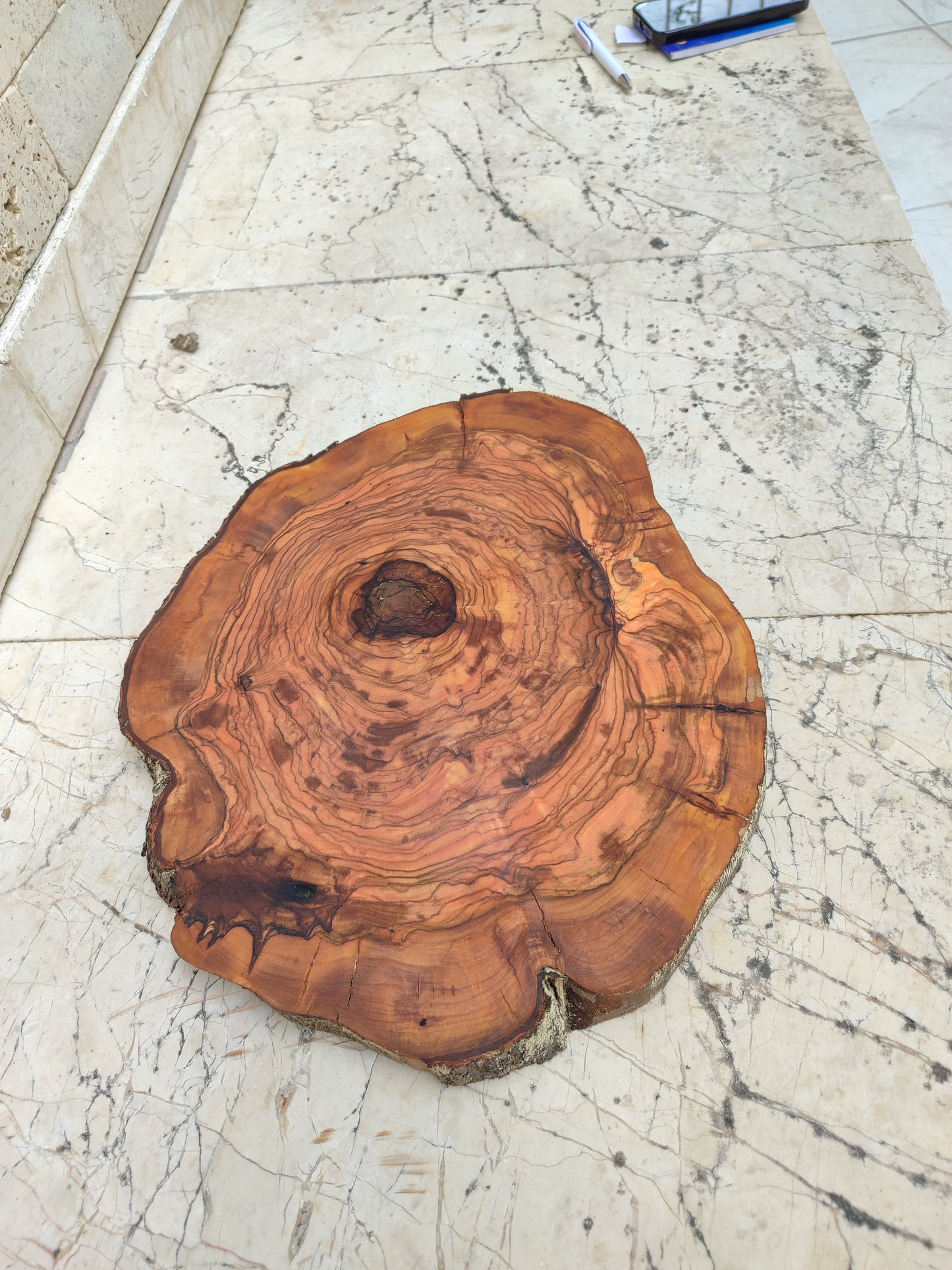 Rare Olive Wood Slab – Live Edge, Unique Grain, Sustainable Luxury – 32x38x2.5 cm
