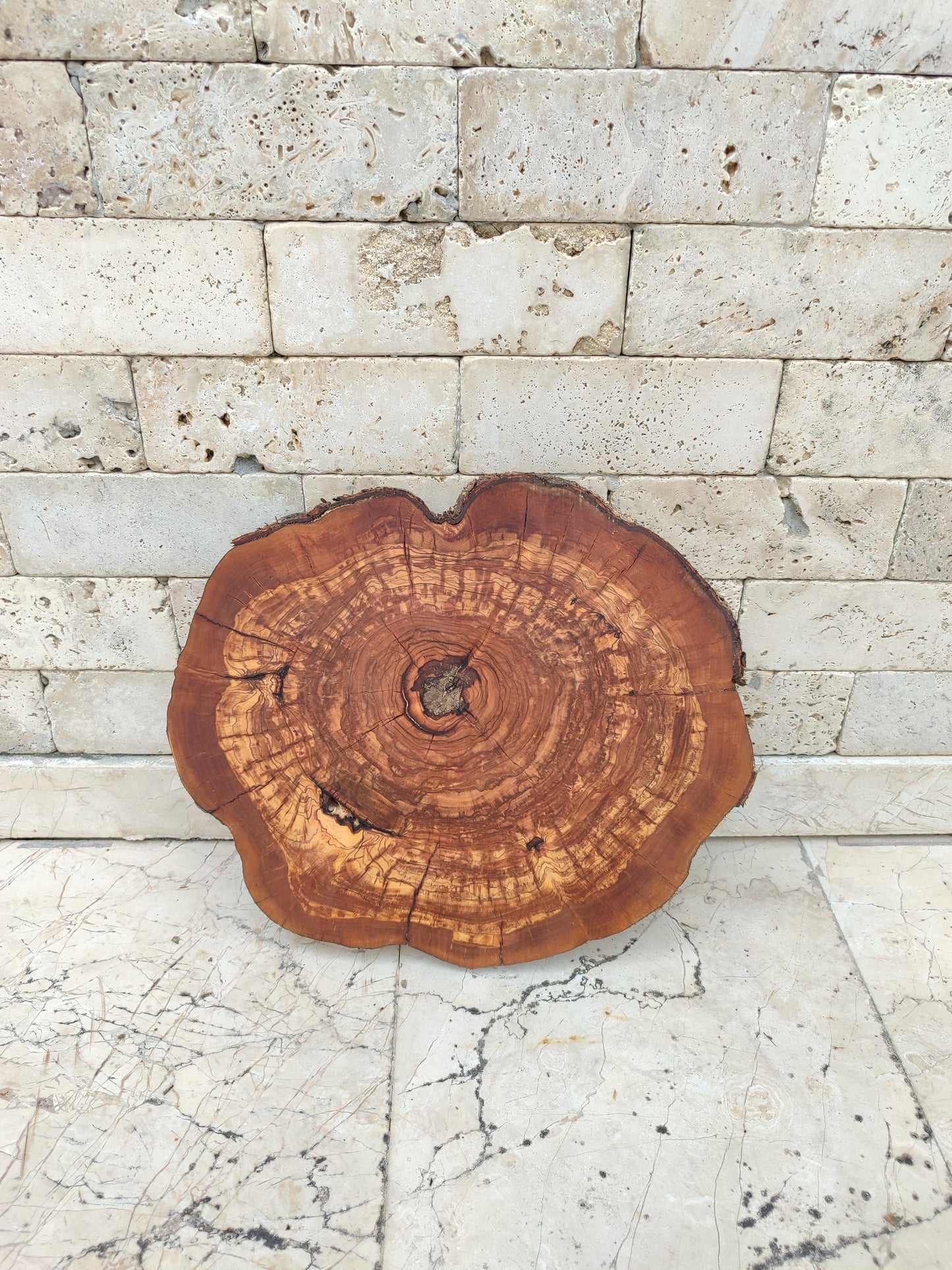 Rare Olive Wood Slab – Live Edge, Unique Grain, Sustainable Luxury – 33x39x2.5cm