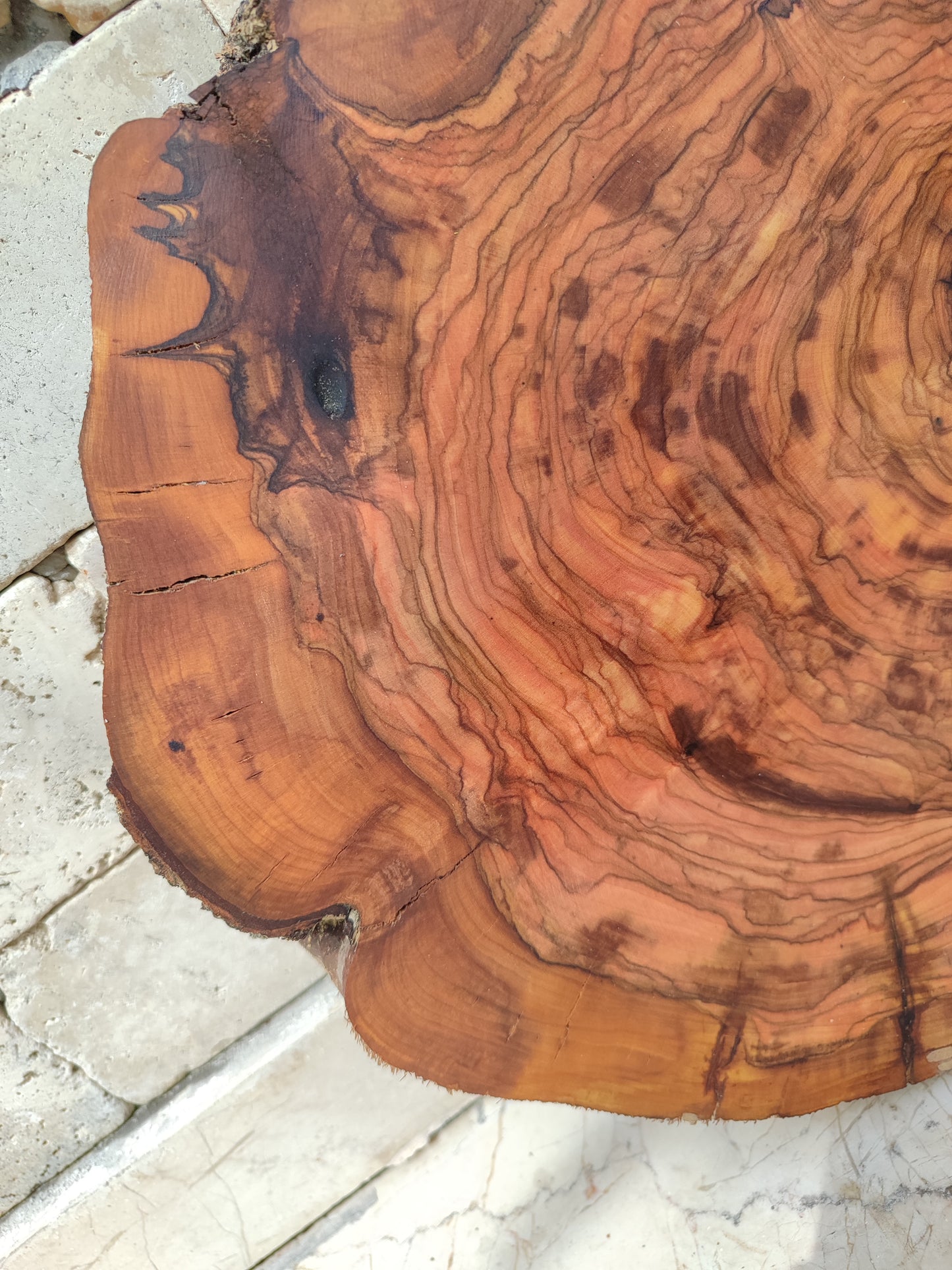 Rare Olive Wood Slab – Live Edge, Unique Grain, Sustainable Luxury – 32x38x2.5 cm