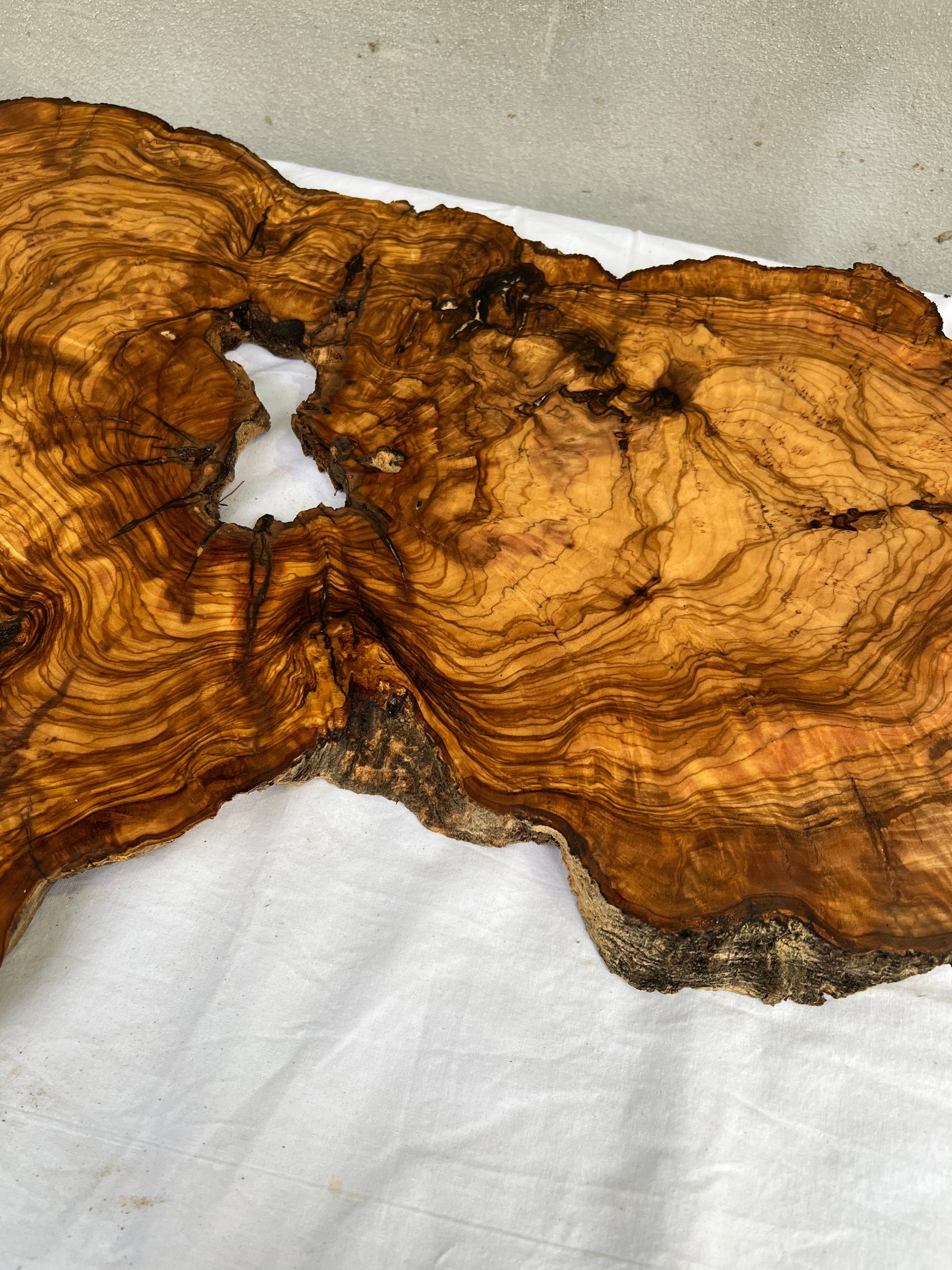 Rare Olive Wood Live Edge Slab 46x66cm - Super Dry Unique Grain for Epoxy Resin Art, Coffee Table & Luthier Craft - Sustainable Luxury.