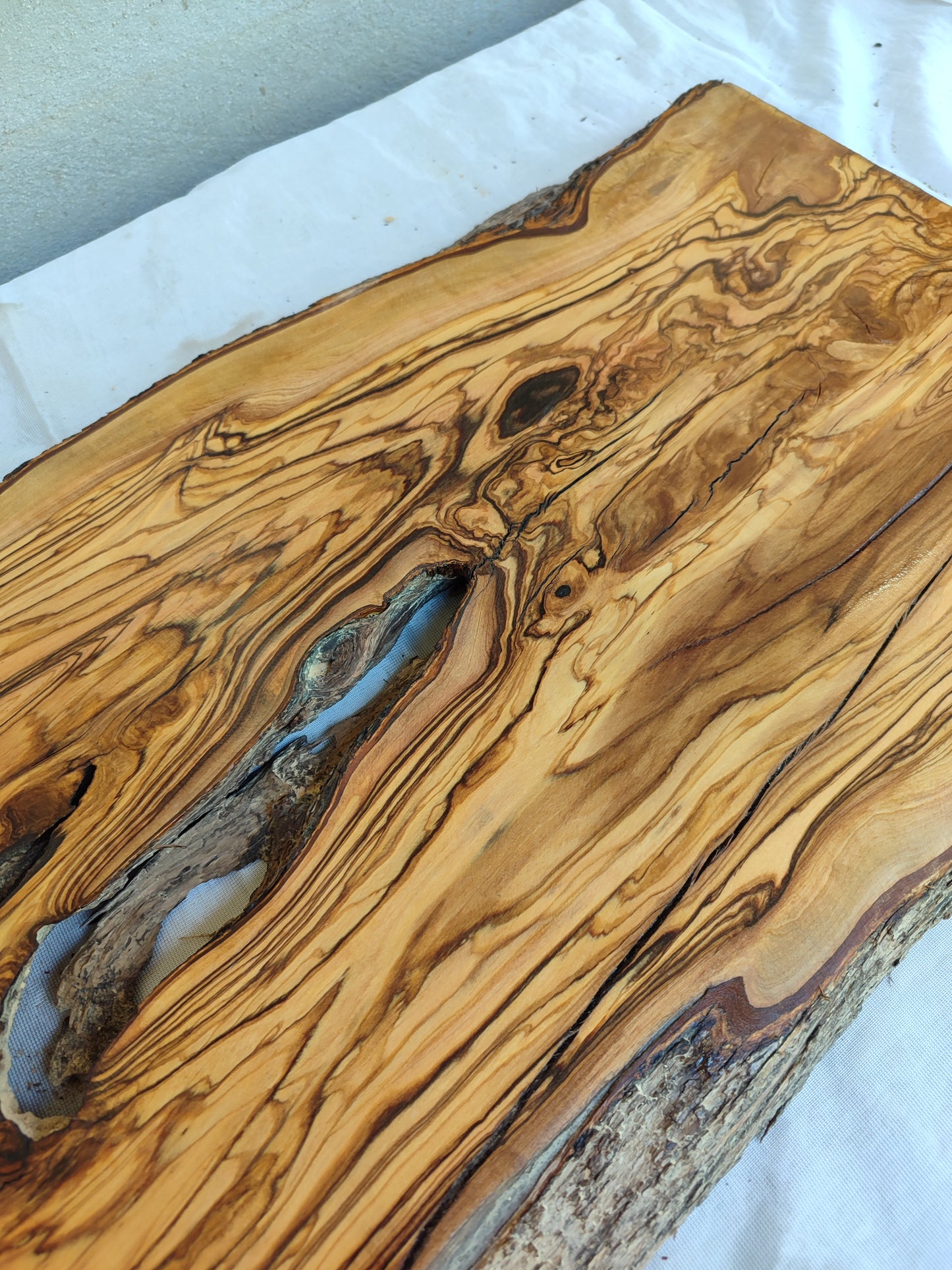 Rare Olive Wood Live Edge Slab – 28x80x3 cm – Unique Grain, Sustainable Luxury, Super Dry & Natural Luster for Epoxy, Table & Craft