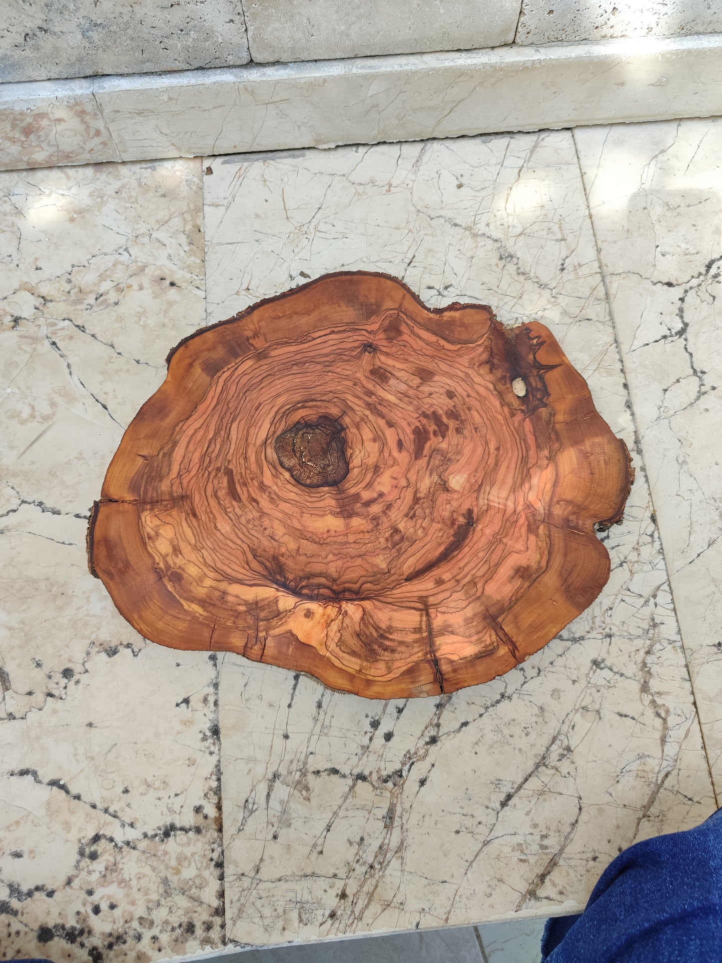 Rare Olive Wood Slab – Live Edge, Unique Grain – 32x38x2.5cm – Sustainable Luxury for Epoxy, Coffee Table & Guitar