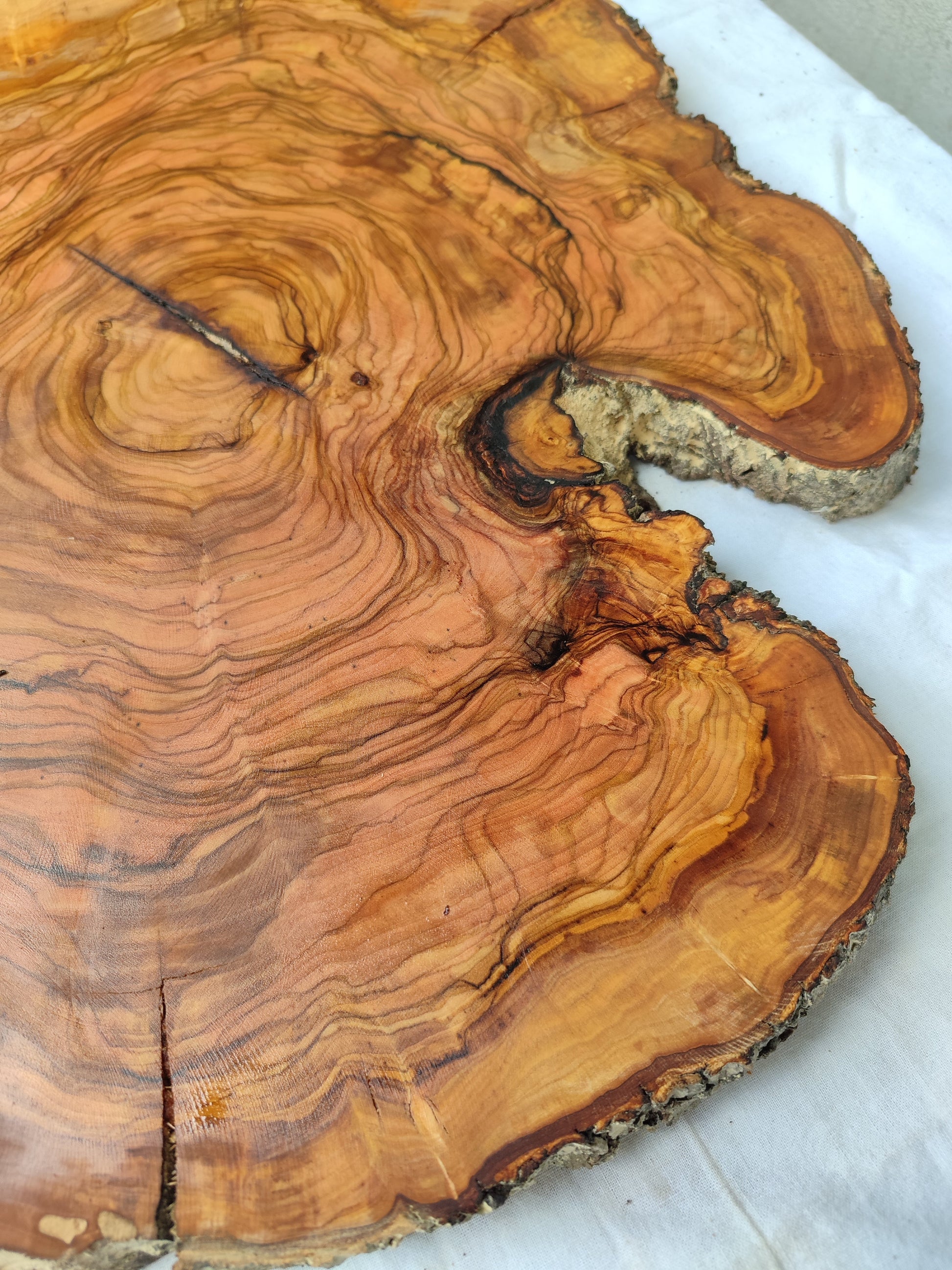 Rare Olive Wood Slab – Live Edge Unique Grain Sustainable Luxury – 39x43x2.5cm Premium Natural Luster Epoxy Friendly