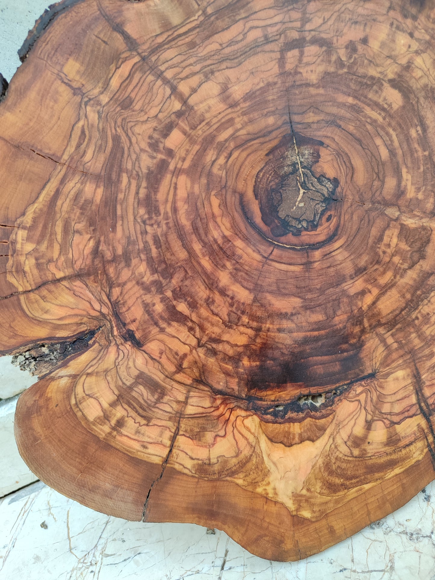 Rare Olive Wood Slab - Live Edge Premium Natural Luster - Sustainable Luxury, Unique Grain, 33x40x2.5 cm
