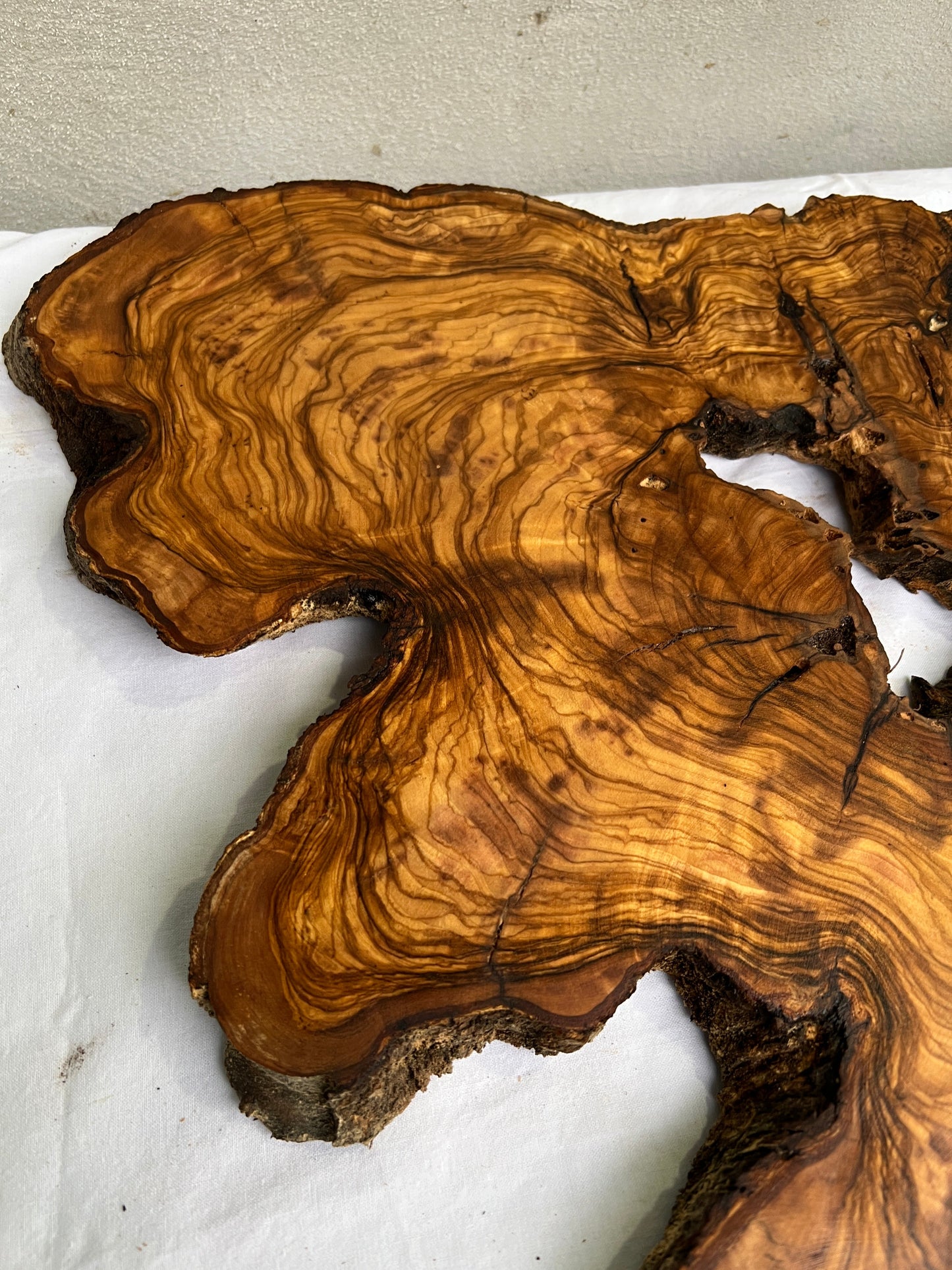 Rare Olive Wood Live Edge Slab 46x66cm - Super Dry Unique Grain for Epoxy Resin Art, Coffee Table & Luthier Craft - Sustainable Luxury.