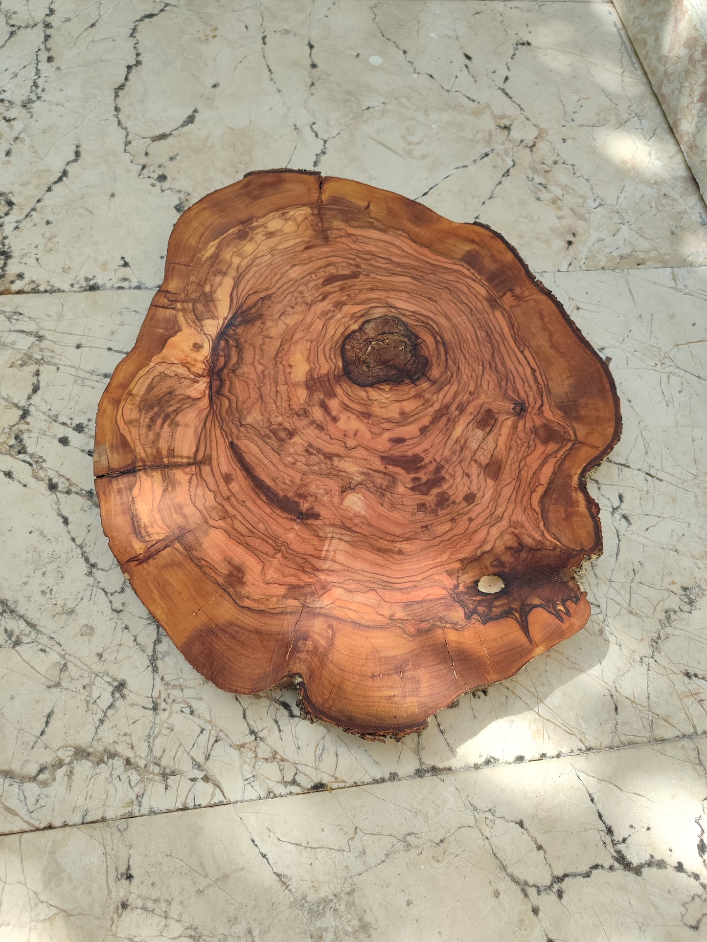 Rare Olive Wood Slab – Live Edge, Unique Grain – 32x38x2.5cm – Sustainable Luxury for Epoxy, Coffee Table & Guitar