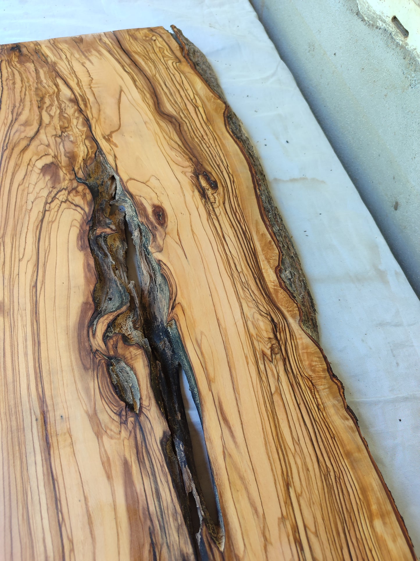 Rare Olive Wood Slab – Live Edge, Unique Grain, Sustainable Luxury, 30x80x2.7 cm, Epoxy Friendly, Natural Luster