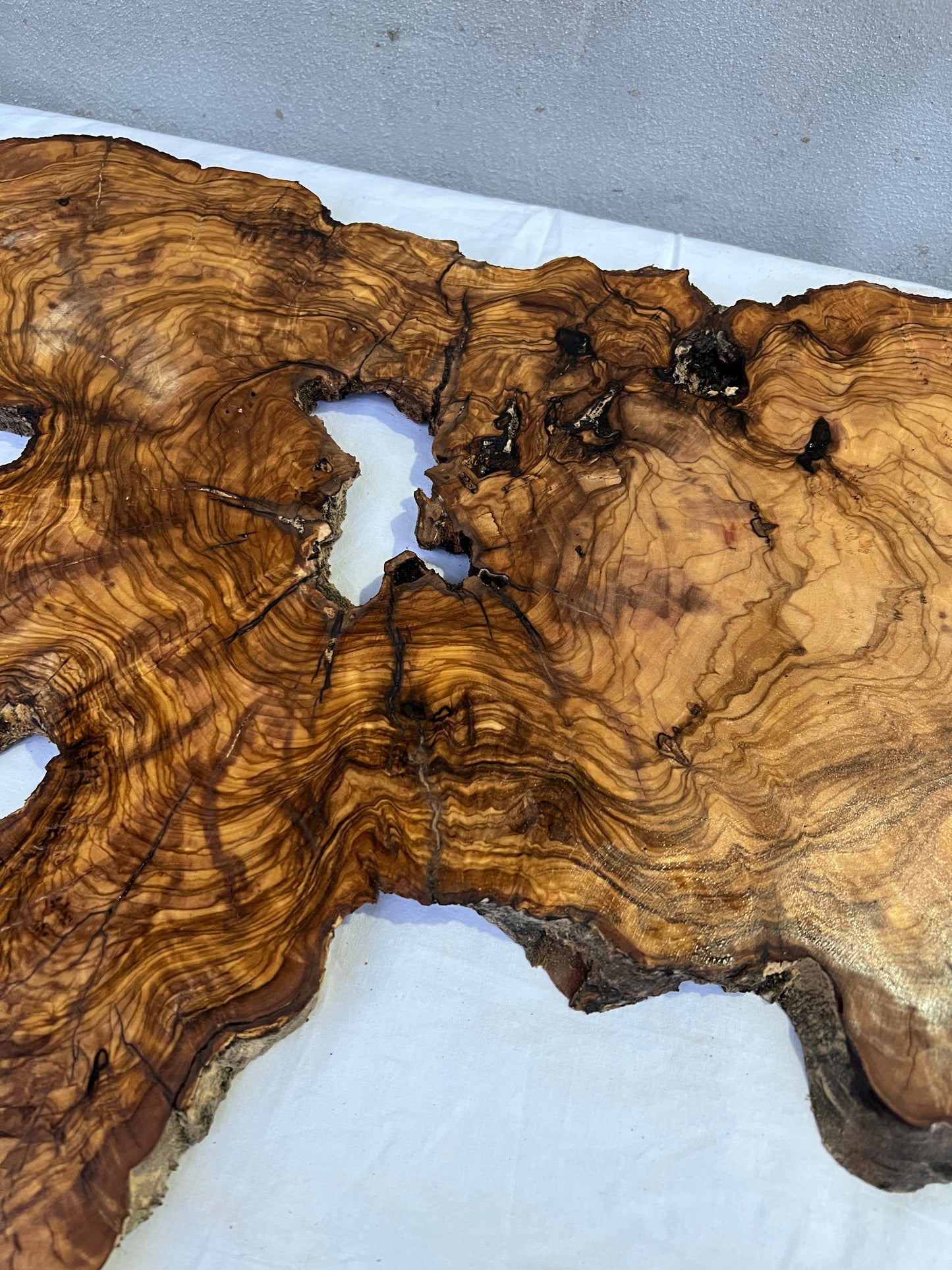 Rare Olive Wood Slab 43x66cm | Live Edge for Epoxy Resin & Coffee Table | Premium Dry Luthier Wood | Unique Grain Sustainable Luxury Art.