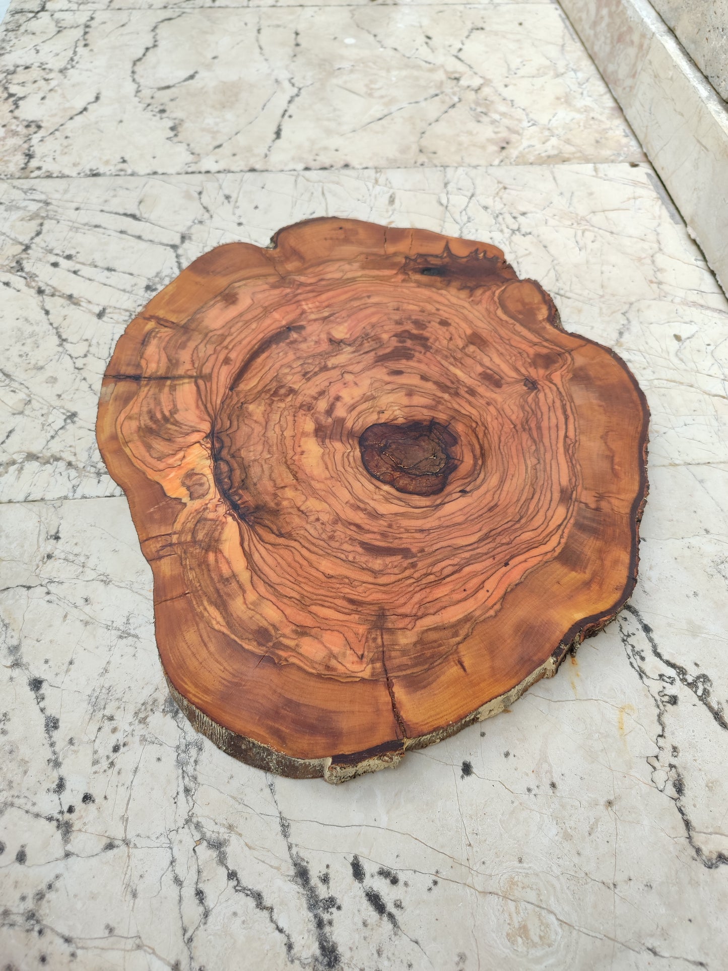 Rare Olive Wood Slab – Live Edge, Unique Grain, Sustainable Luxury – 32x38x2.5 cm