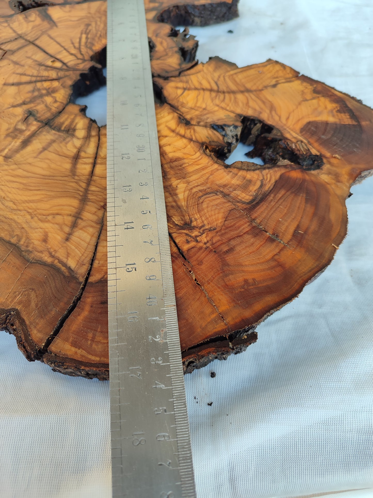 Rare Olive Wood Slab – Live Edge, Unique Grain, Sustainable Luxury – 41x43x2.5 cm