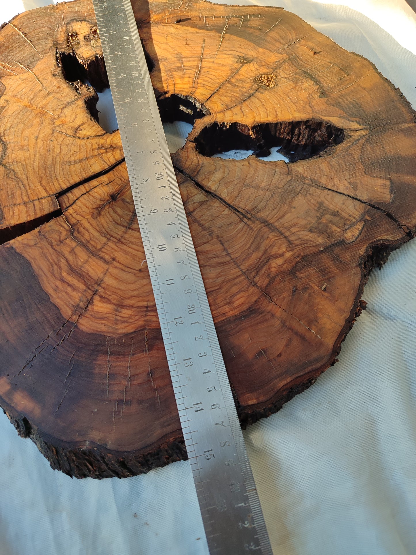 Rare Olive Wood Slab – Live Edge, Unique Grain, Sustainable Luxury for Epoxy & Artisan Crafts (37x37x2.5 cm)