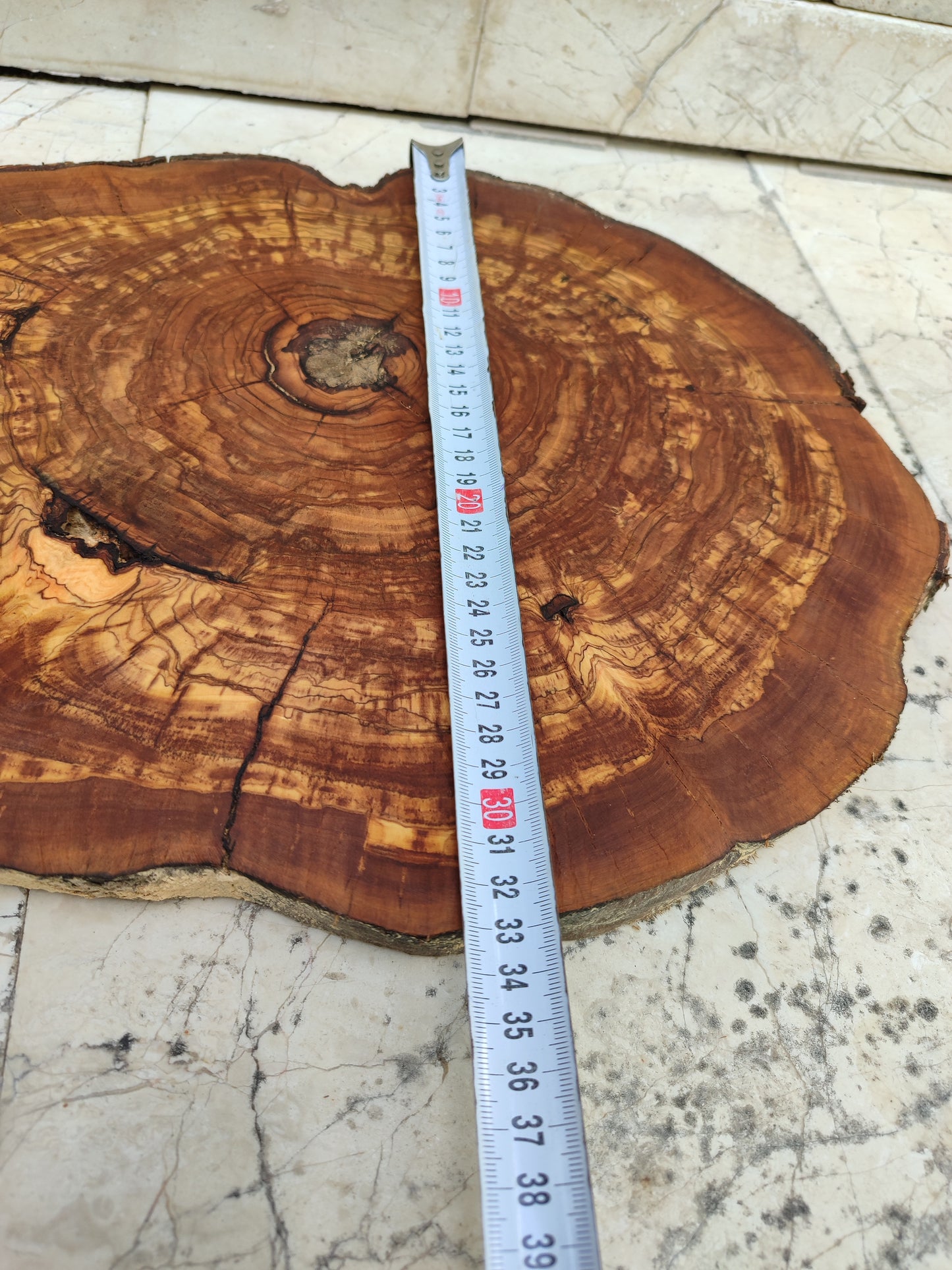 Rare Olive Wood Slab – Live Edge, Unique Grain, Sustainable Luxury – 33x39x2.5cm
