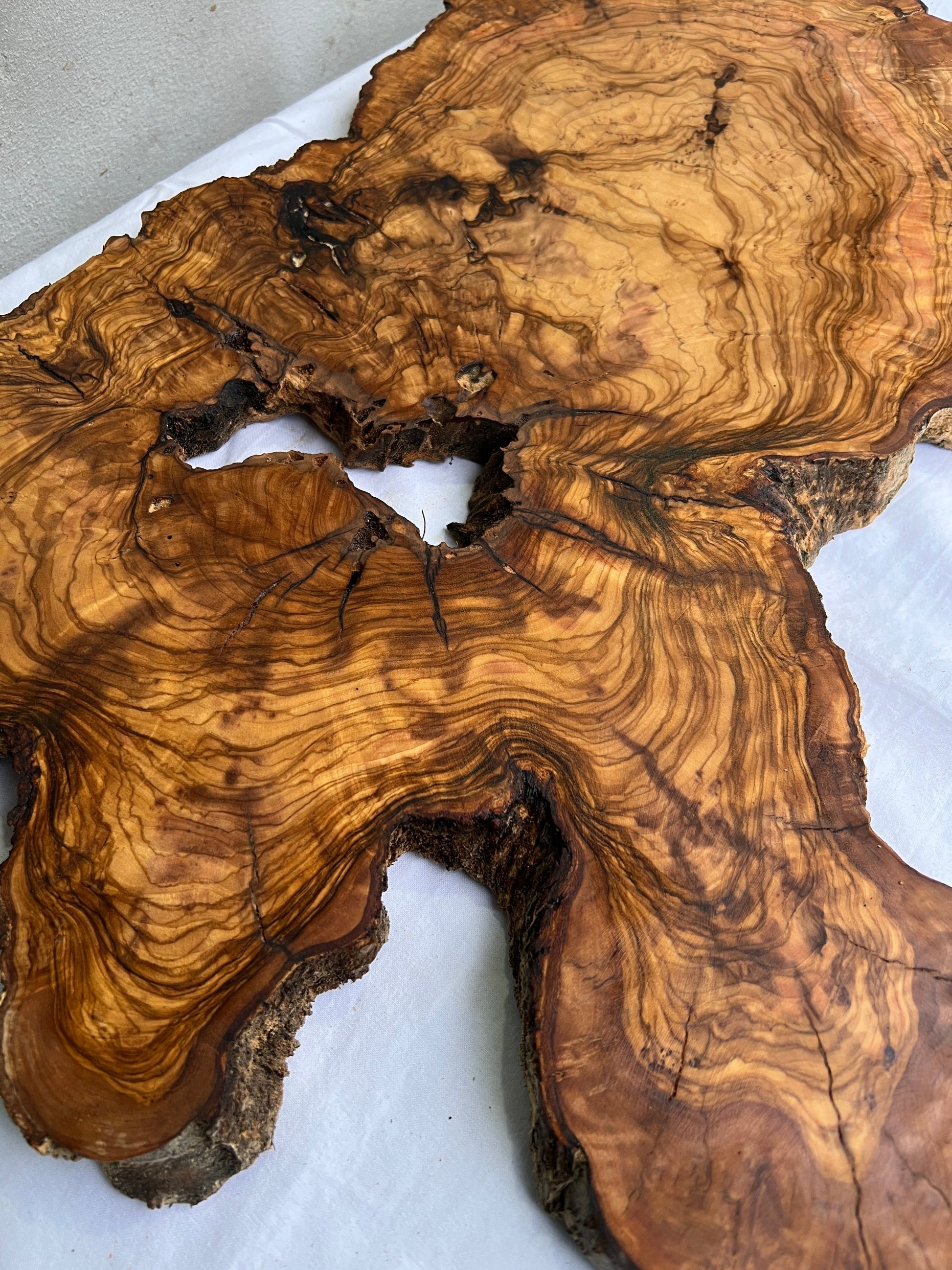 Rare Olive Wood Live Edge Slab 46x66cm - Super Dry Unique Grain for Epoxy Resin Art, Coffee Table & Luthier Craft - Sustainable Luxury.