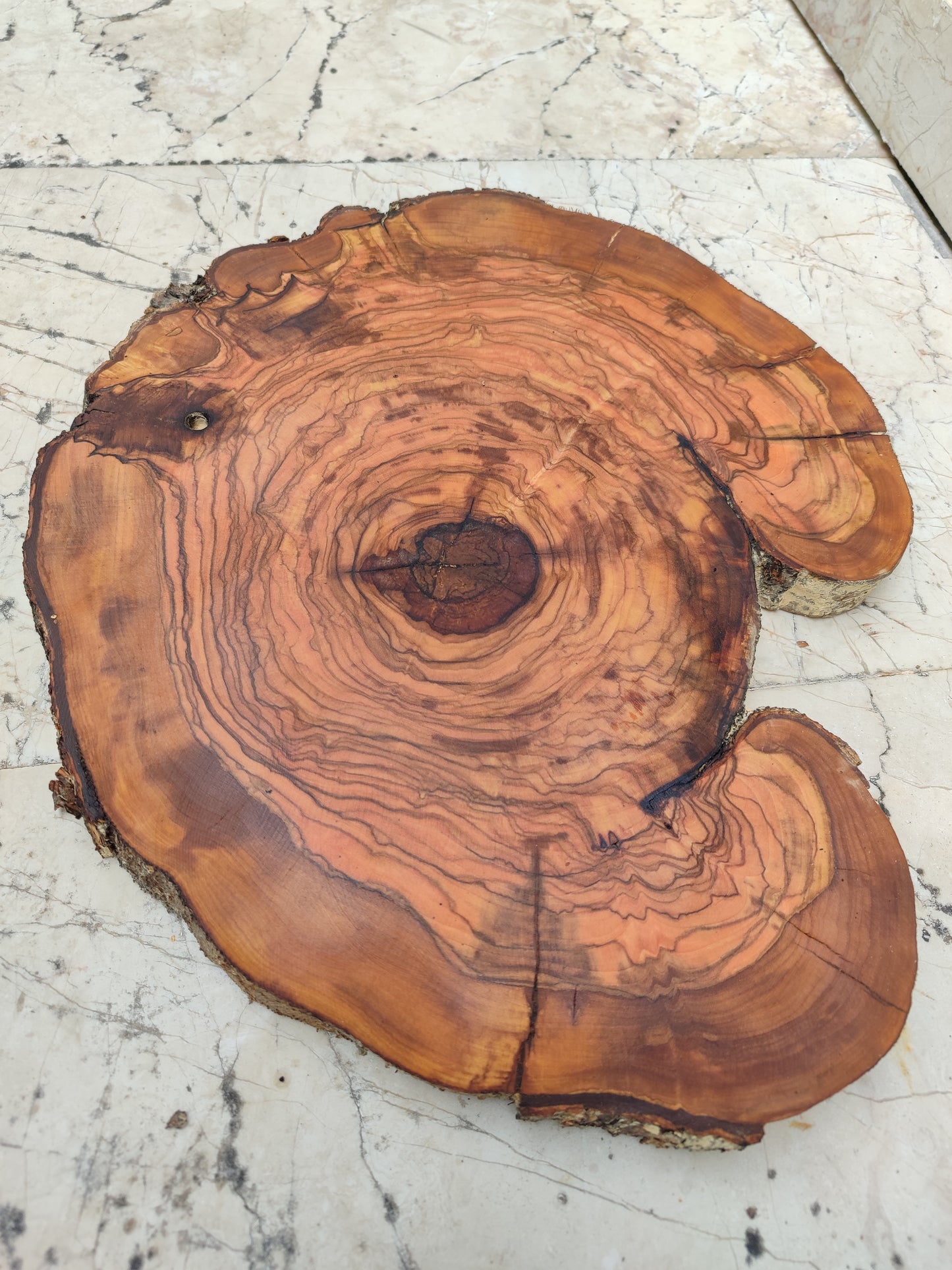 Rare Live Edge Olive Wood Slab – 33x40cm, Unique Grain, Natural Luster, Sustainable Luxury for Epoxy & Crafts
