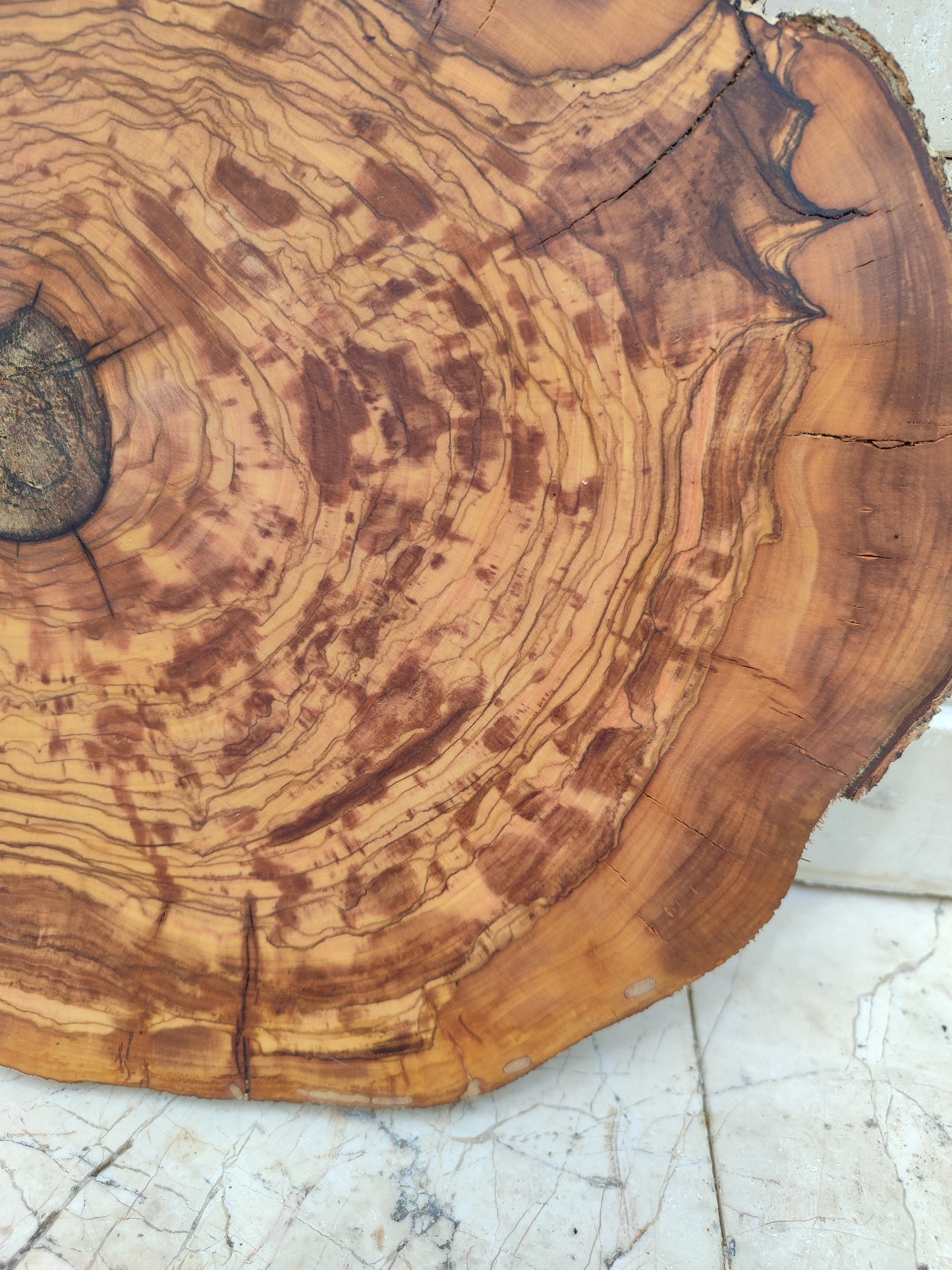 Rare Olive Wood Slab – Live Edge, Unique Grain, Sustainable Luxury – Premium Natural Luster for Epoxy & Artisan Crafts (31x37x2.5 cm)