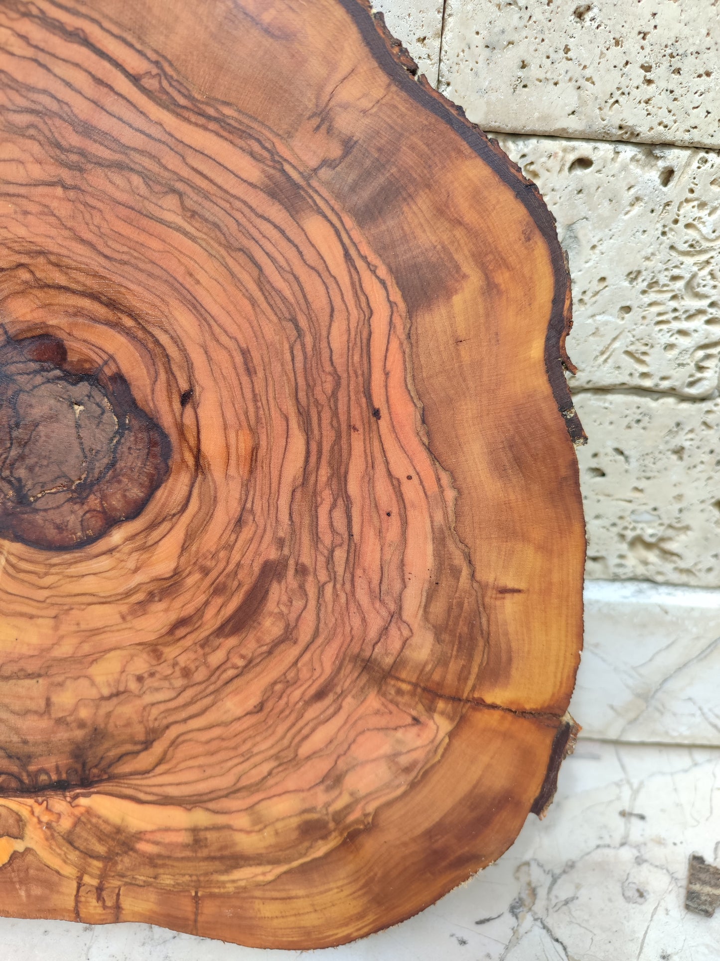 Rare Olive Wood Slab – Live Edge, Unique Grain, Sustainable Luxury – 32x38x2.5 cm