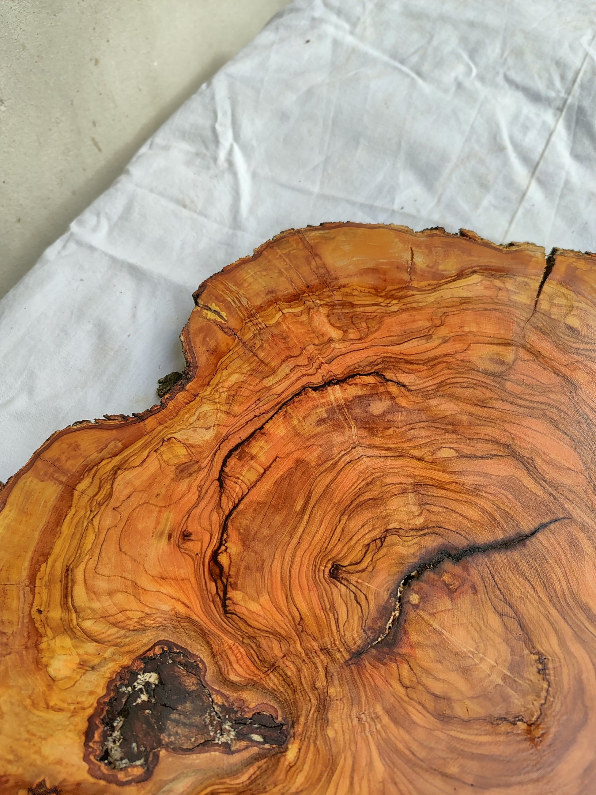Rare Olive Wood Live Edge Slab – 39x42x2.5 cm – Unique Grain Sustainable Luxury for Epoxy & Crafts - Olive Generic
