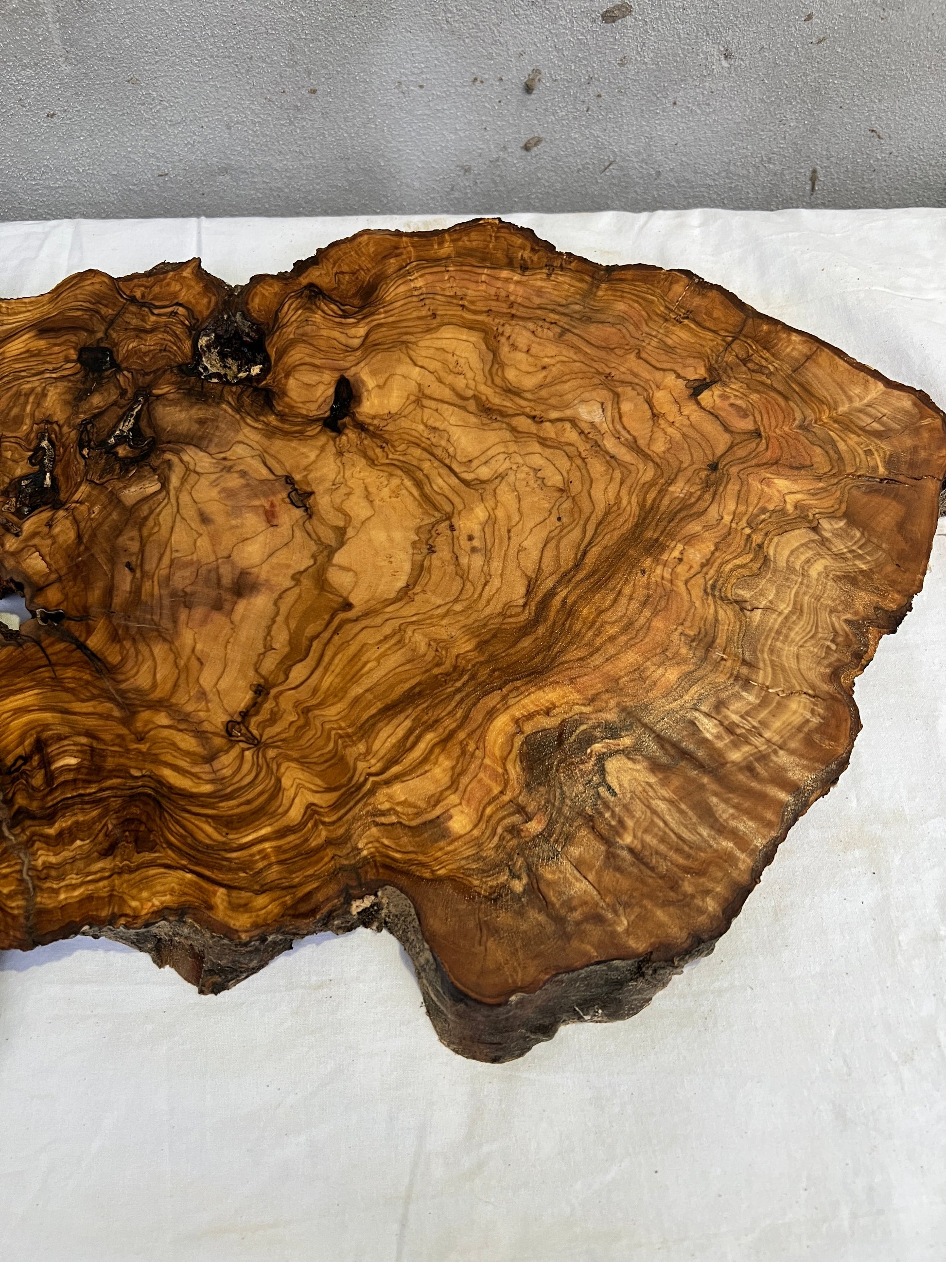 Rare Olive Wood Slab 43x66cm | Live Edge for Epoxy Resin & Coffee Table | Premium Dry Luthier Wood | Unique Grain Sustainable Luxury Art.