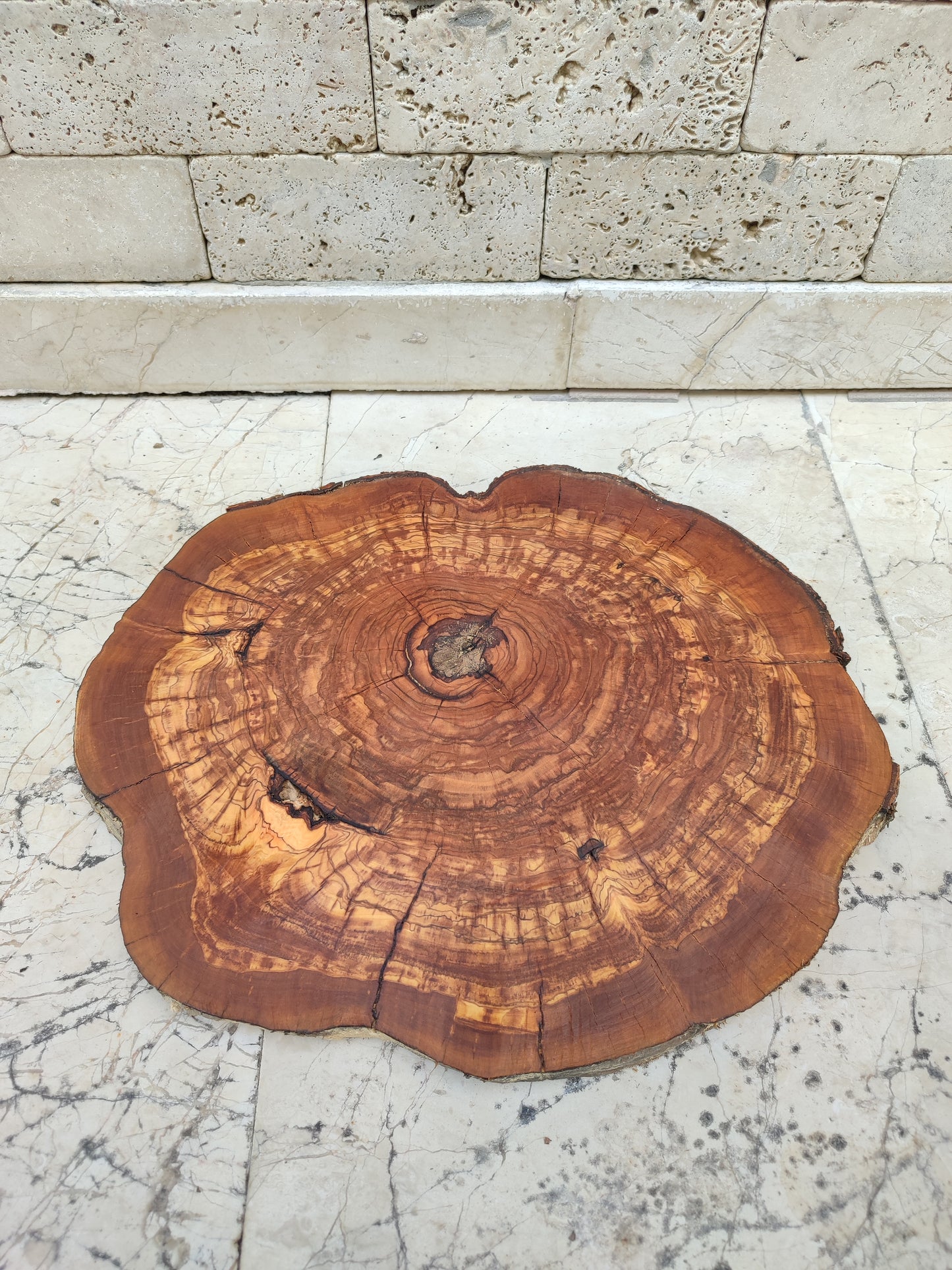 Rare Olive Wood Slab – Live Edge, Unique Grain, Sustainable Luxury – 33x39x2.5cm