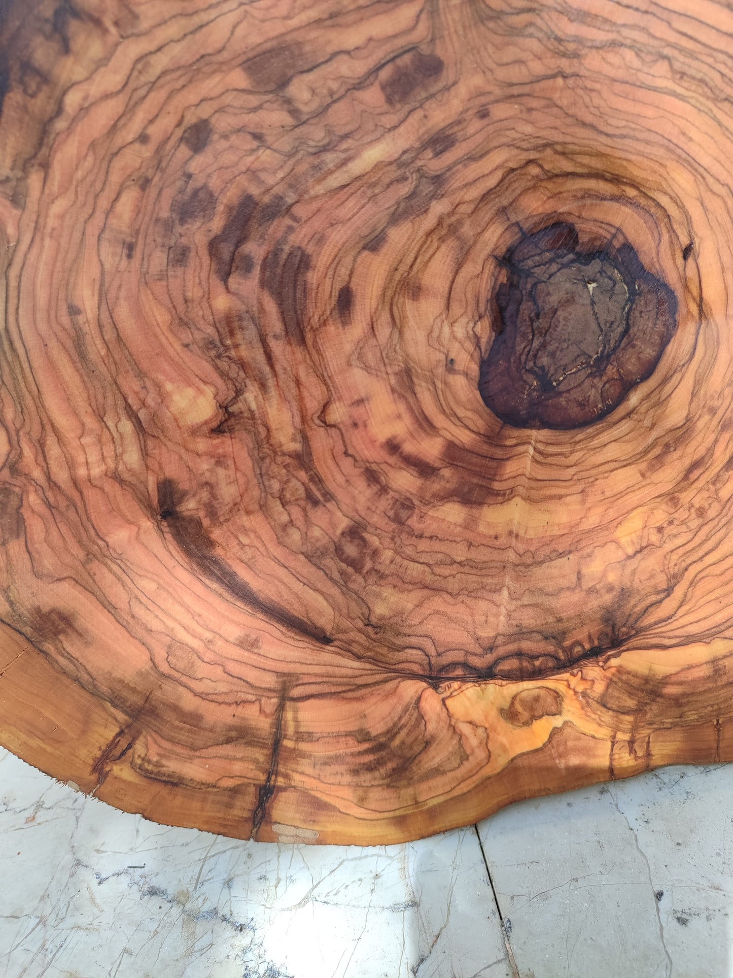 Rare Olive Wood Slab – Live Edge, Unique Grain, Sustainable Luxury – 32x38x2.5 cm