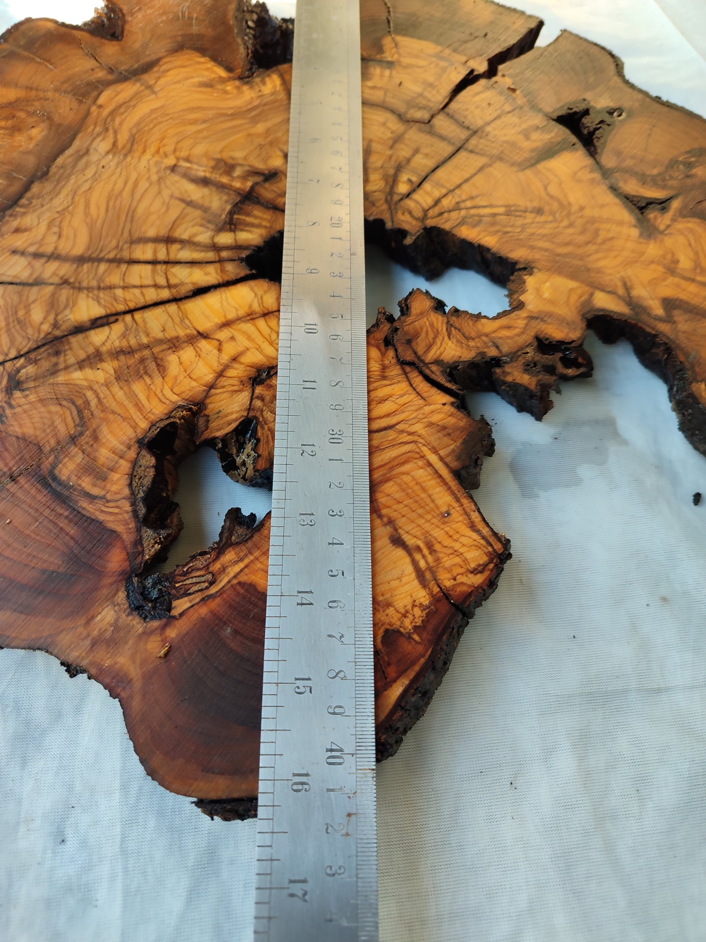 Rare Olive Wood Slab – Live Edge, Unique Grain, Sustainable Luxury – 41x43x2.5 cm