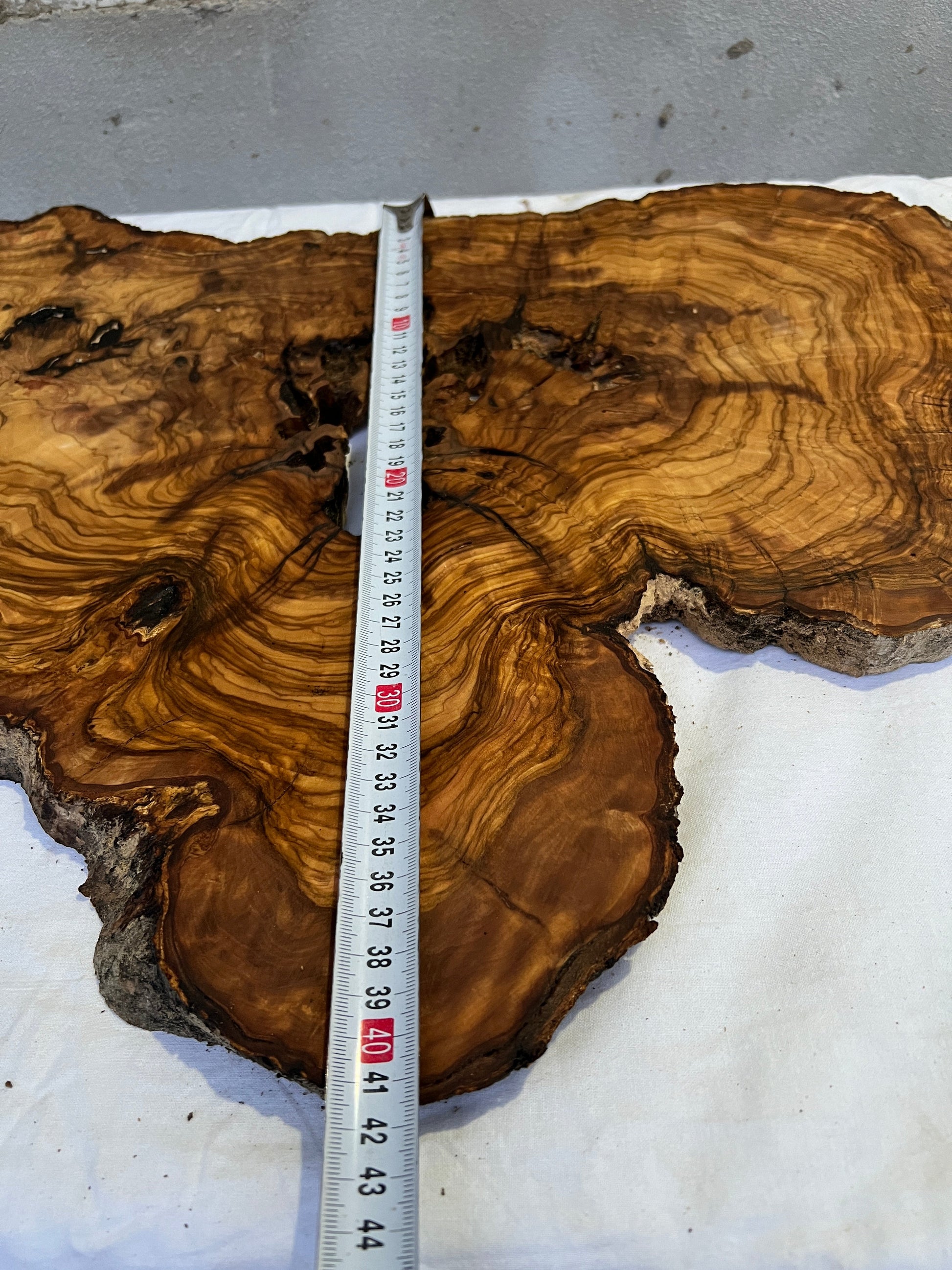 Rare Live Edge Olive Wood Slab 41x65cm | Unique Grain for Epoxy Resin, Luthier & Luxury Decor | Sustainable Premium DIY Material.
