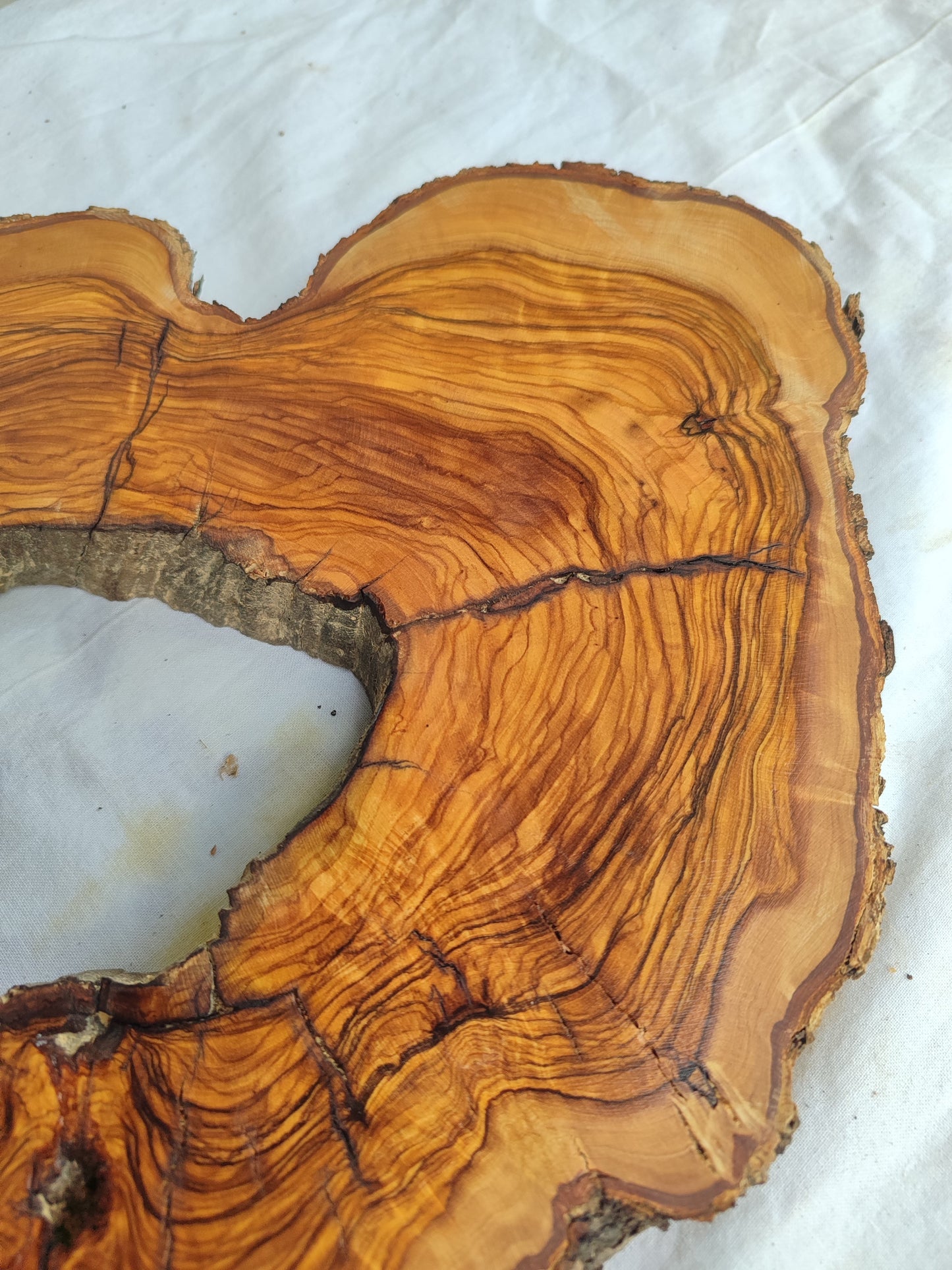 Premium Rare Olive Wood Live Edge Slab – Unique Grain Sustainable Luxury 27x38x3 cm - Olive Generic