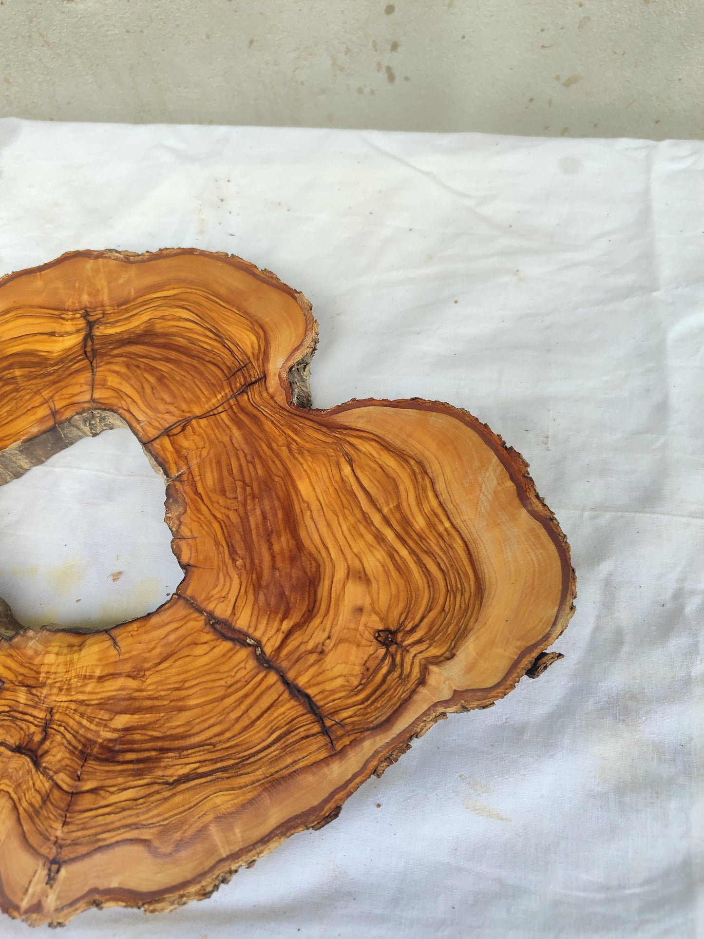 Premium Rare Olive Wood Live Edge Slab – Unique Grain Sustainable Luxury 27x38x3 cm - Olive Generic