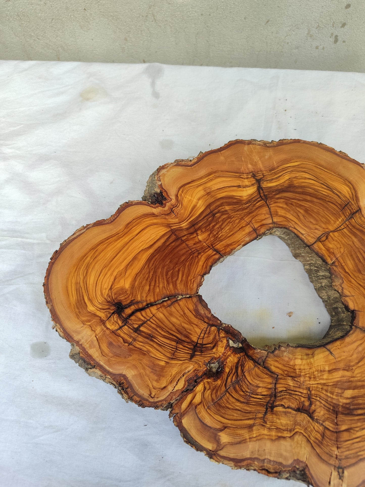 Premium Rare Olive Wood Live Edge Slab – Unique Grain Sustainable Luxury 27x38x3 cm - Olive Generic