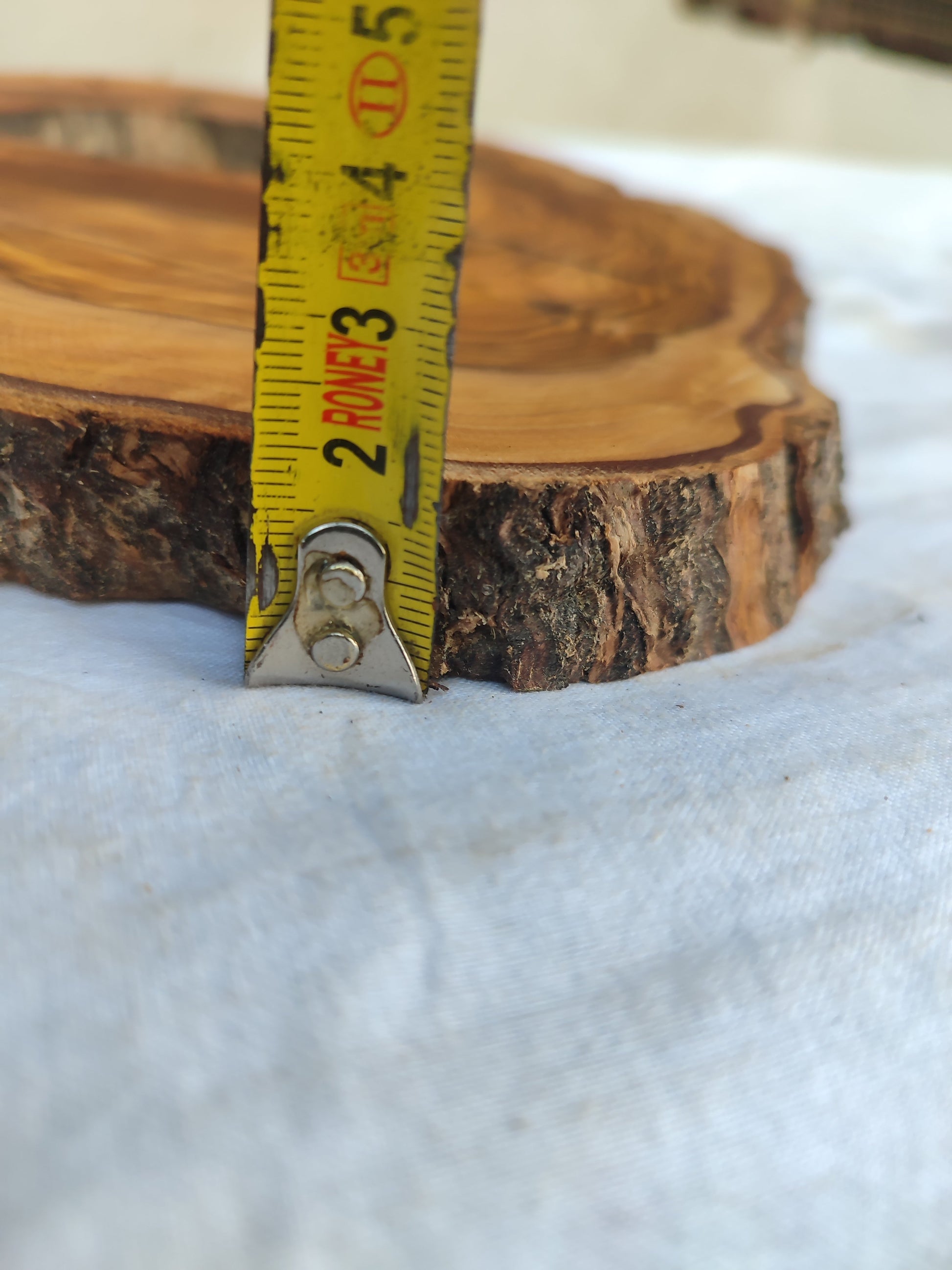 Rare Olive Wood Slab – Live Edge Unique Grain Sustainable Luxury – 27x38x2.5 cm - Olive Generic