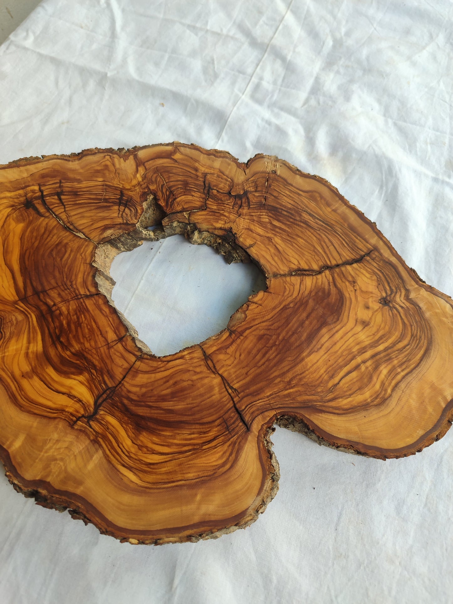 Rare Olive Wood Slab – Live Edge Unique Grain Sustainable Luxury – 27x38x2.5 cm - Olive Generic