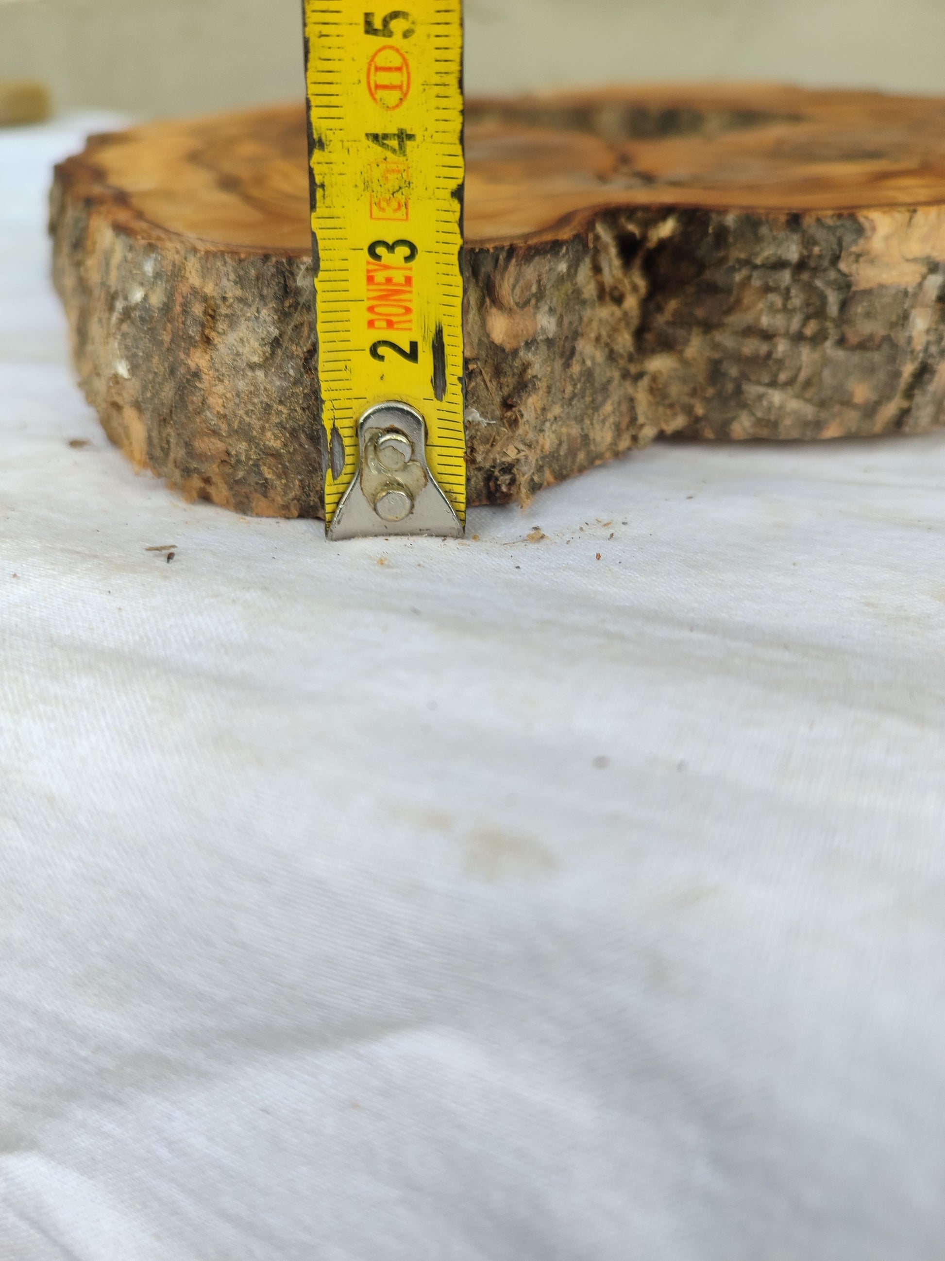 Rare Olive Wood Slab – Live Edge Unique Grain Sustainable Luxury – 27x40x3 cm - Olive Generic
