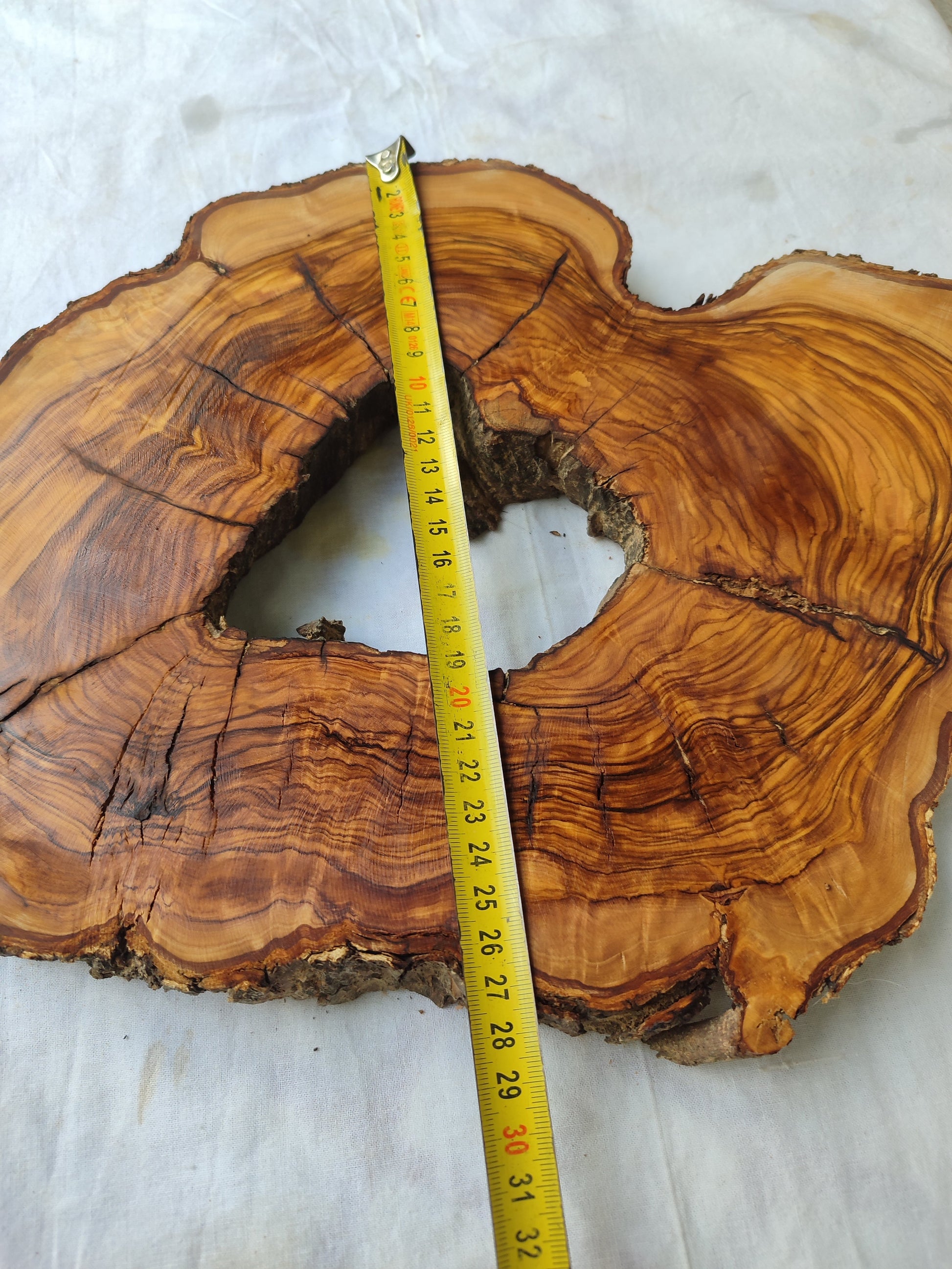 Rare Olive Wood Slab – Live Edge Unique Grain Sustainable Luxury – 27x40x3 cm - Olive Generic